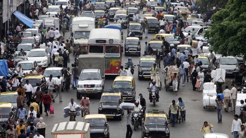 Cars, pedestrians, carts and motorcycles move down a congested street in Mumbai, India, on Saturday, Nov. 20, 2010. Corruption, disregard for traffic laws, congested roads and a lack of car safety features all contribute to India having the world's deadliest roads. Photographer: Kuni Takahashi/Bloomberg