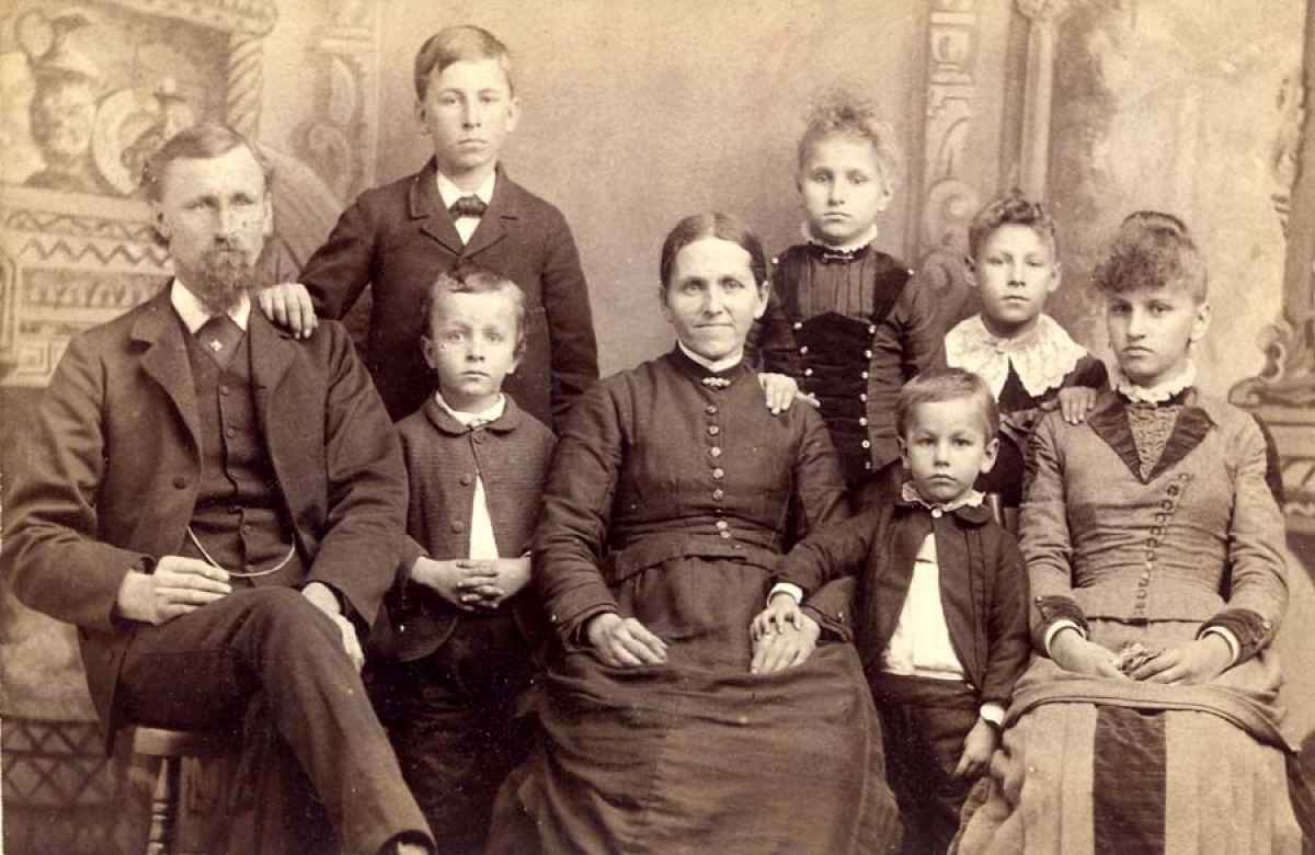 19th-century-family
